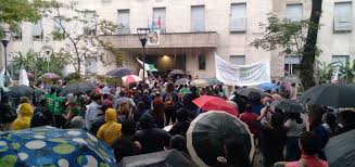 Polémica en el Municipio: tras despidos masivos, rechaza reclamos de trabajadores y notifica por edicto